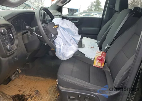 2022 Chevrolet Silverado K1500 Custom z USA, uszkodzony, nr VIN 1GCRDBEK3NZ642202